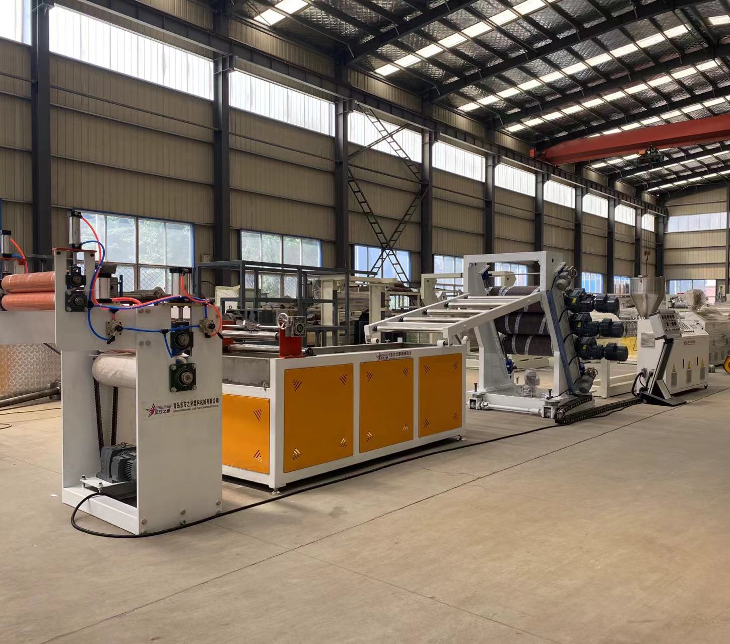 Επαγγελματικές λύσεις γραμμής παραγωγής εύκαμπτων κουρτινών πόρτας από PVC που επιτρέπουν την αποτελεσματική παραγωγή βιομηχανικών κουρτινών πόρτας