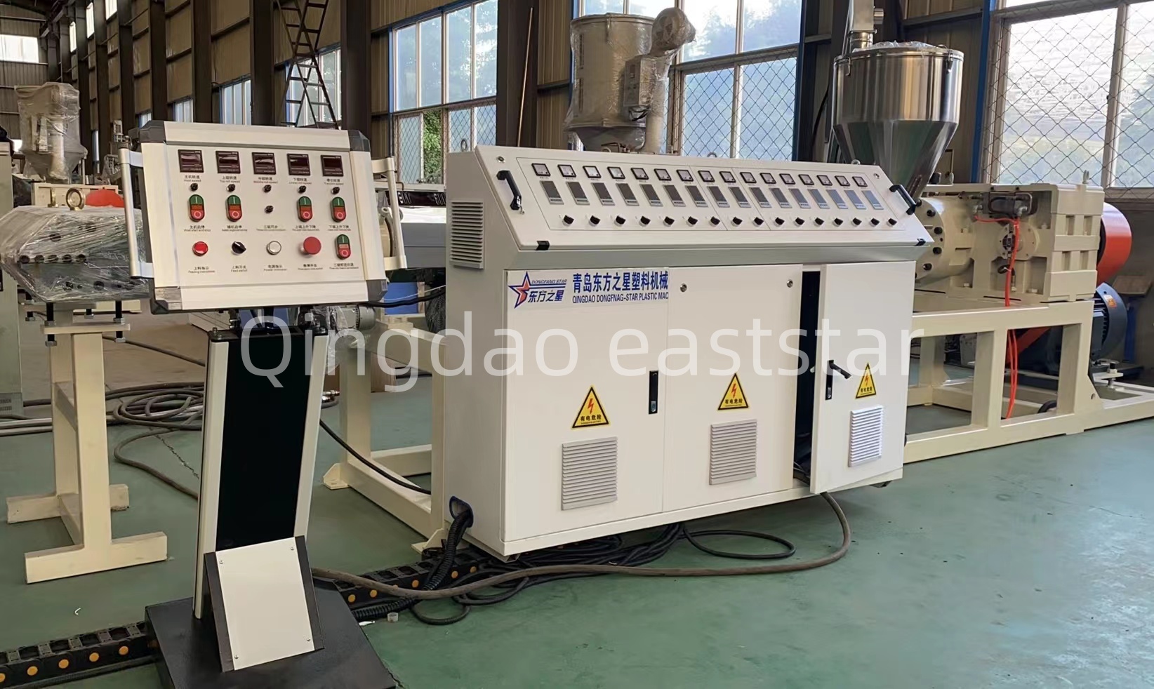 Πώς μια επαγγελματική γραμμή παραγωγής σανίδων αποστράγγισης πολυαιθυλενίου διασφαλίζει την ποιότητα των συστημάτων αποχέτευσης κτιρίων;